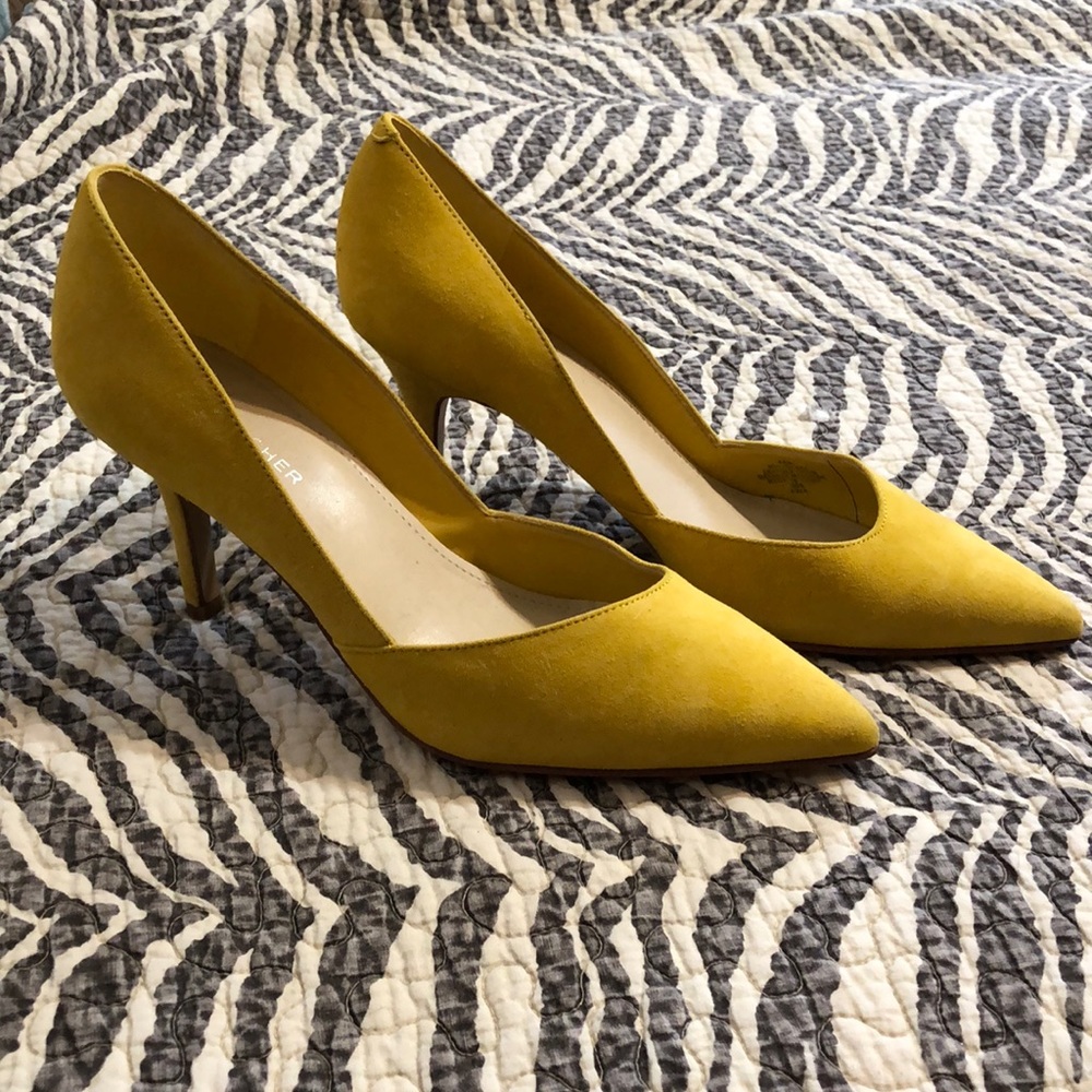 Marc Fisher yellow suede pointed toe pumps
